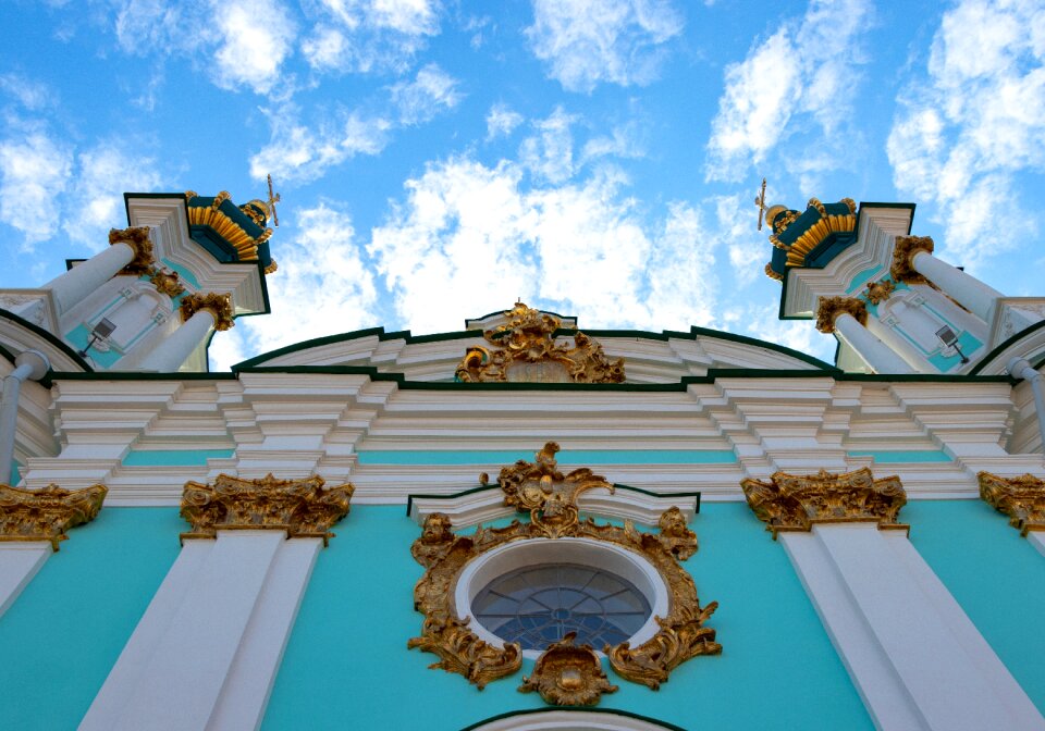 At the court of tourism architecture