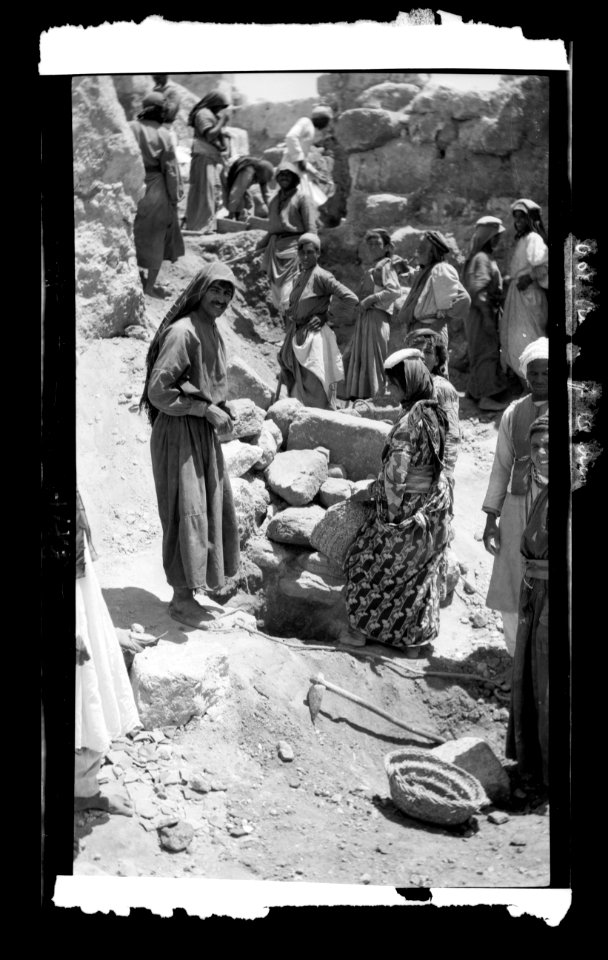 Northern views. The excavations at Samaria. Discovering an ancient cistern LOC matpc.22586