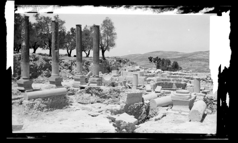 Northern views. The excavations at Samaria. Roman basilica and tribunal LOC matpc.22577