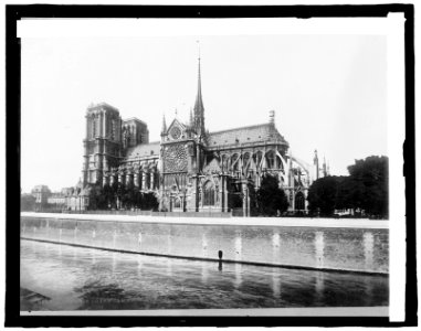 Notre Dame Cathedral, Paris between 1916 and 1917