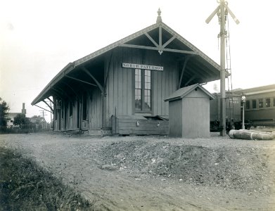 North Hawthorne station - Bailey photo