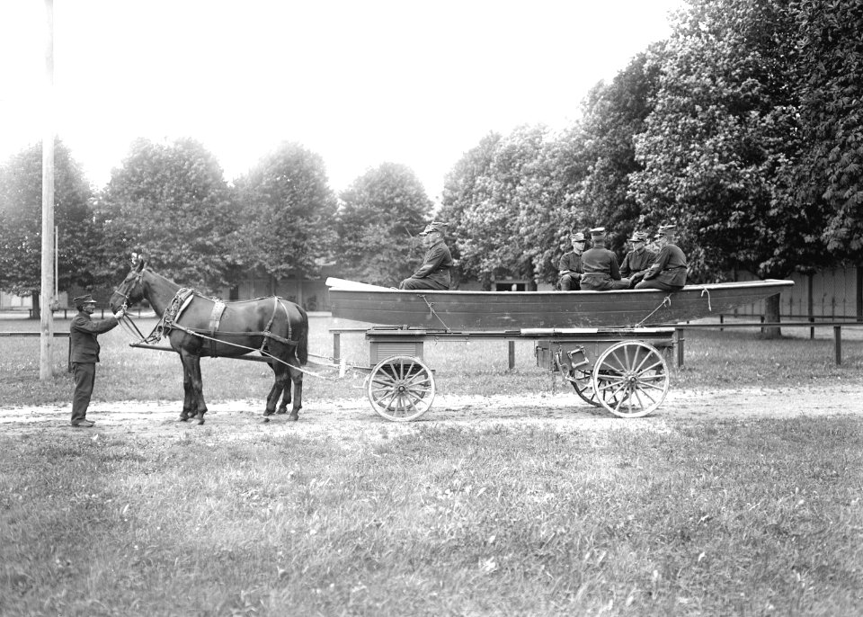 Notschiffwagen mit Mannschaft in Fahrbereitschaft - CH-BAR - 3240040