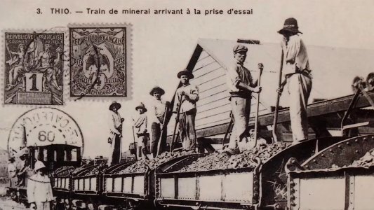 Nouvelle-Calédonie - Thio - Train de mineral arrivant à la prise d'essai