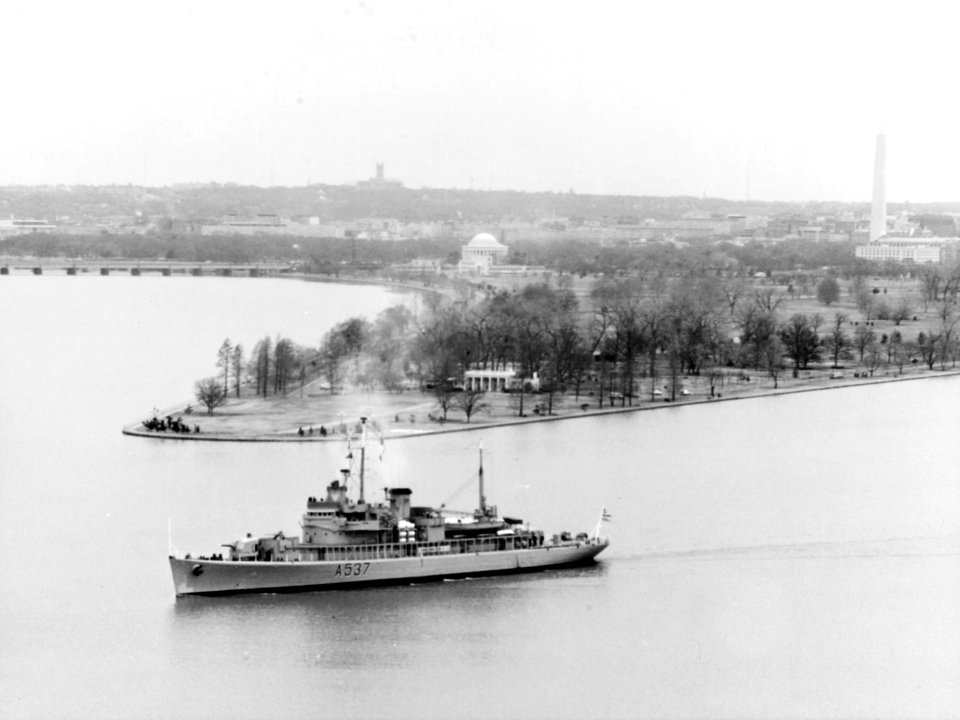 Norwegian training ship Haakon VII (A537) off Washington D.C. (USA), on 9 March 1970 (K-81807)