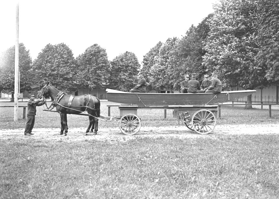 Notschiffwagen mit Mannschaft in Fahrbereitschaft - CH-BAR - 3240041