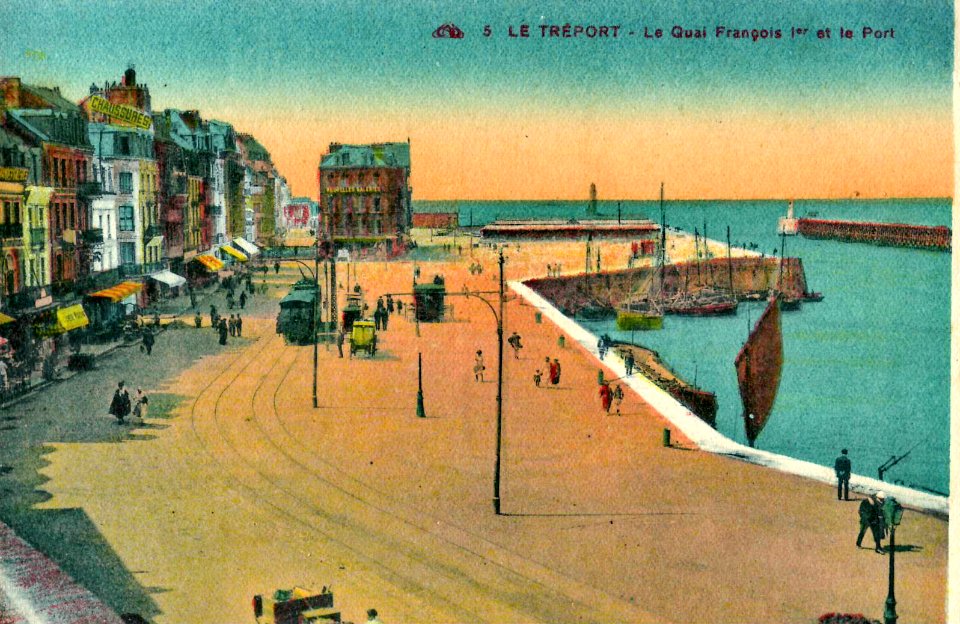 Nouvelles Galeries CAP 5 - LE TREPORT - Le Quai Francois Ier et le Port