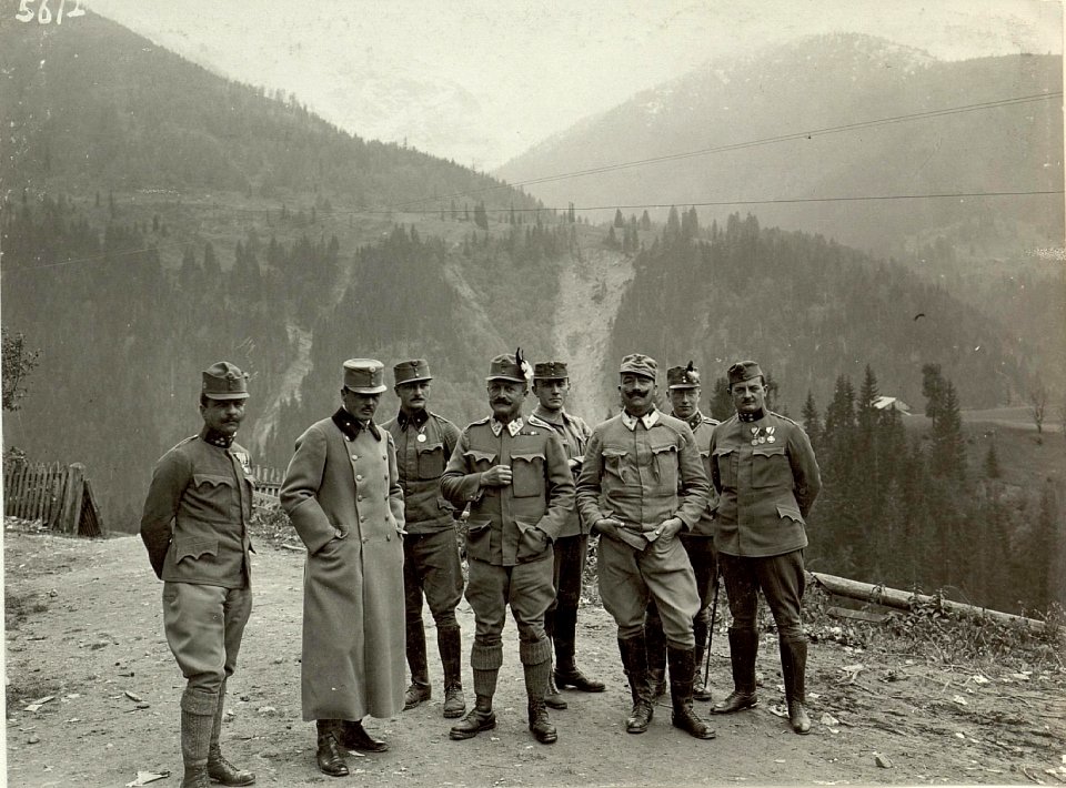 Offiziersgruppe Oberst FASSER. (BildID 15461140)