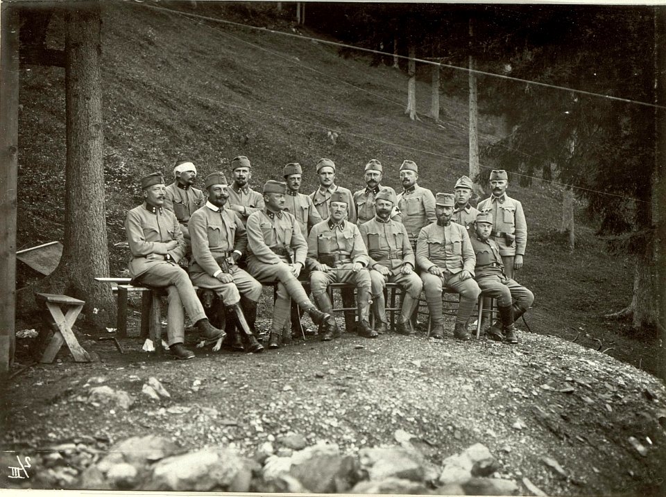 Offiziersgruppe des Lst.Baons Nro.153. (BildID 15460706)