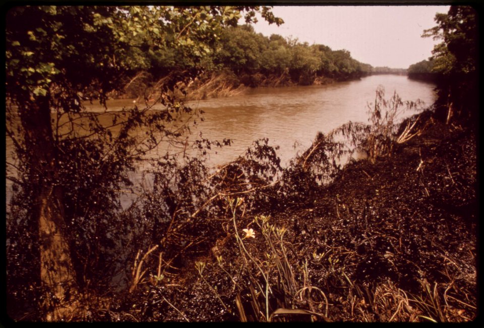 Oil-spill-on-schuykill-river-july-1972 7461326674 o