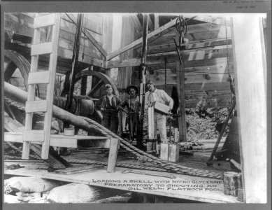 Oklahoma. Tulsa (vicinity). Loading a shell with nitro glycreine preparatory to shooting an oil well, Flatrock Pool LCCN2010649524