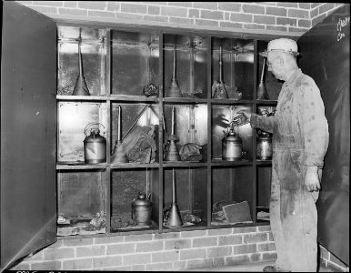 Oil lockers for motormen and repairmen at the shops. The Pocahontas Corporation, Mines 33-34, Bishop, Tazewell... - NARA - 541018
