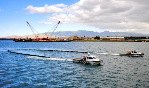 Oil spill drill 140408-N-WF272-124