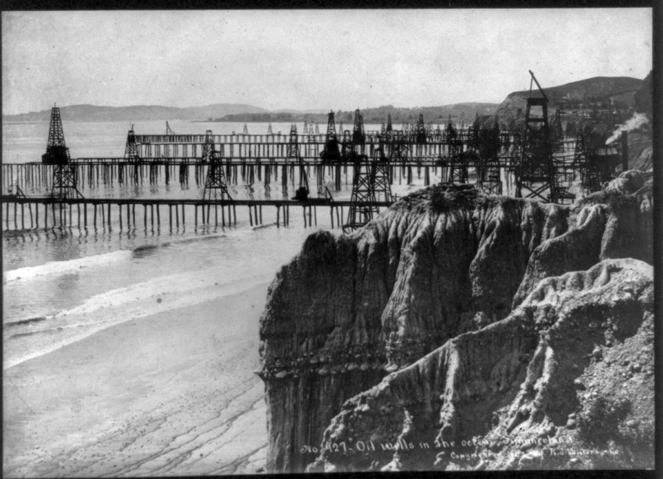 Oil wells in the ocean, Summerland, Calif. LCCN2004677435