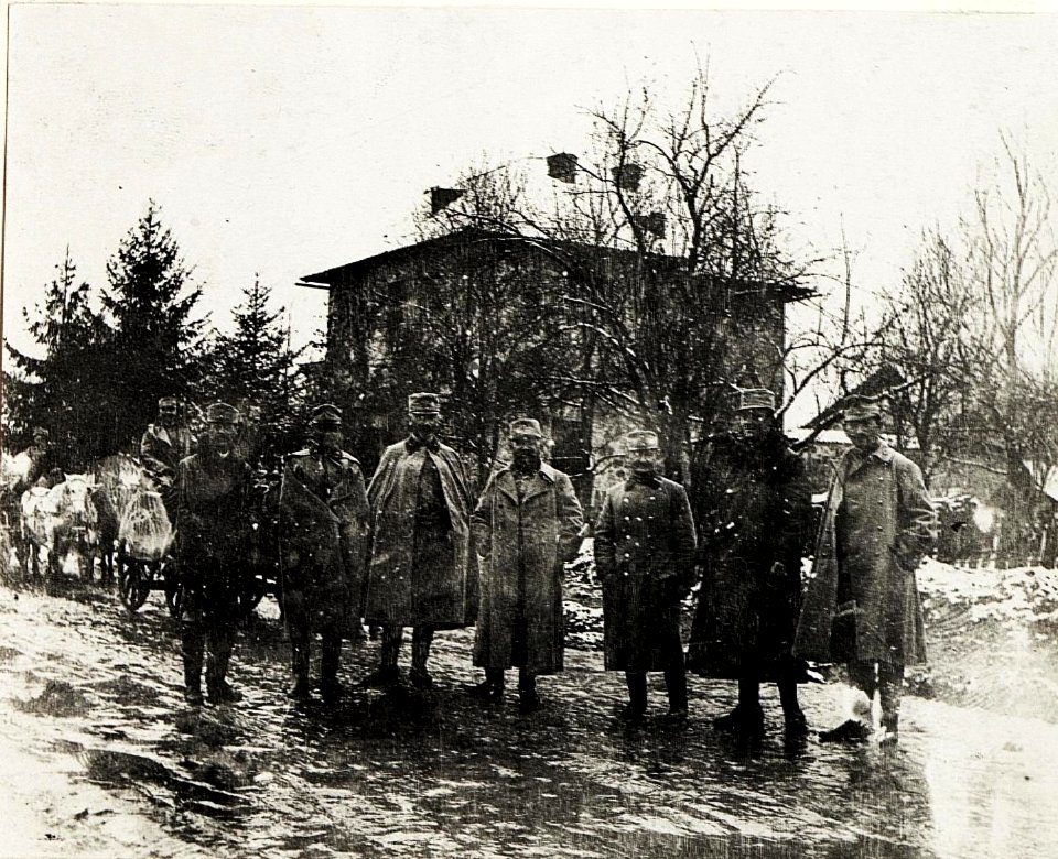 Offiziersgruppe in Kozluk. (BildID 15593849)