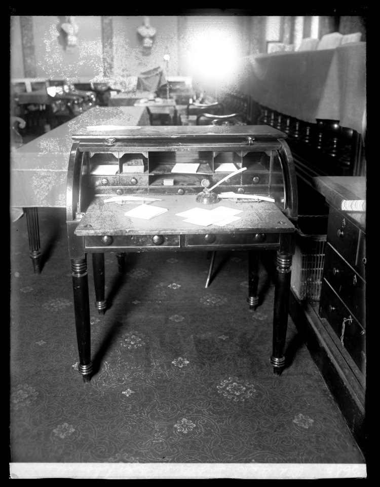 Old desk, Supreme Court Chamber, (Washington, D.C.) LCCN2016851548