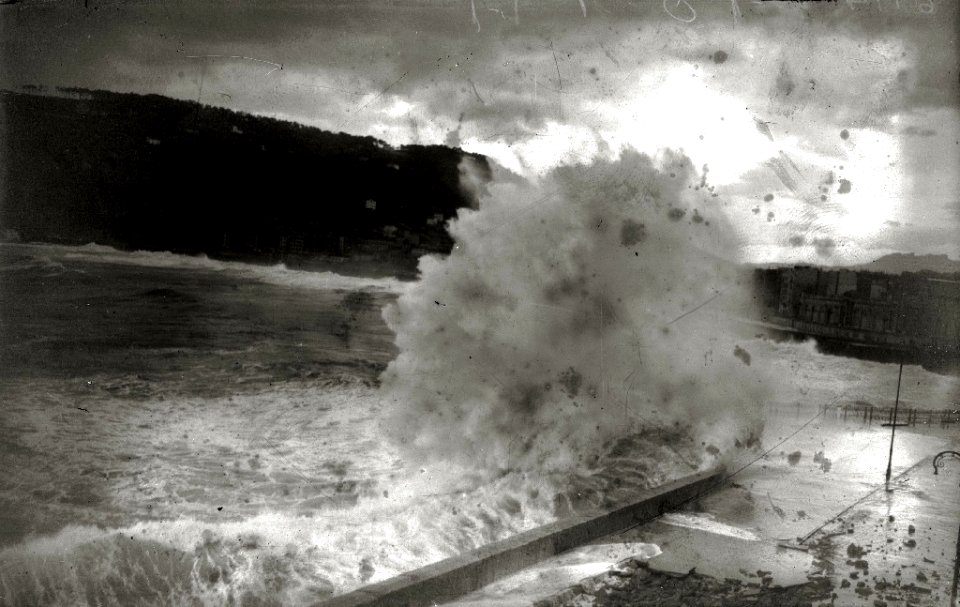 Olas en el Paseo Nuevo (9 de 9) - Fondo Car-Kutxa Fototeka