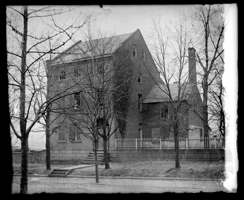 Old house, front of 3d, SW, (Washington, D.C.) LCCN2016819472