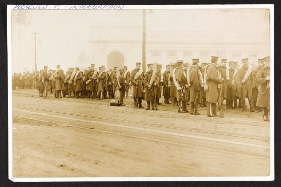 Ohio National Guard lining up to march in President Roosevelt's inaugural parade, Washington, D.C. LCCN2013649596