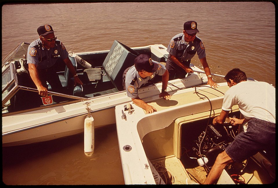 Ohio-river-police-patrol-help-a-man-start-his-boat-june-1972 7651296104 o
