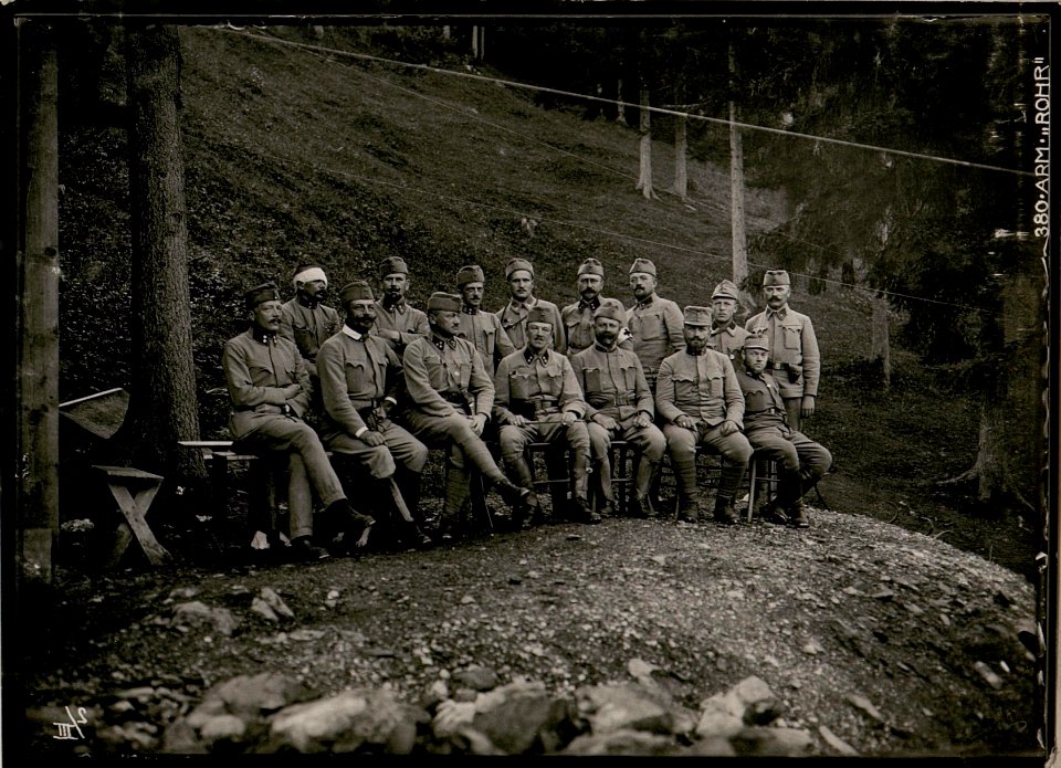 Offiziersgruppe des Landsturmbataillon .Nr.153 (BildID 15734515)