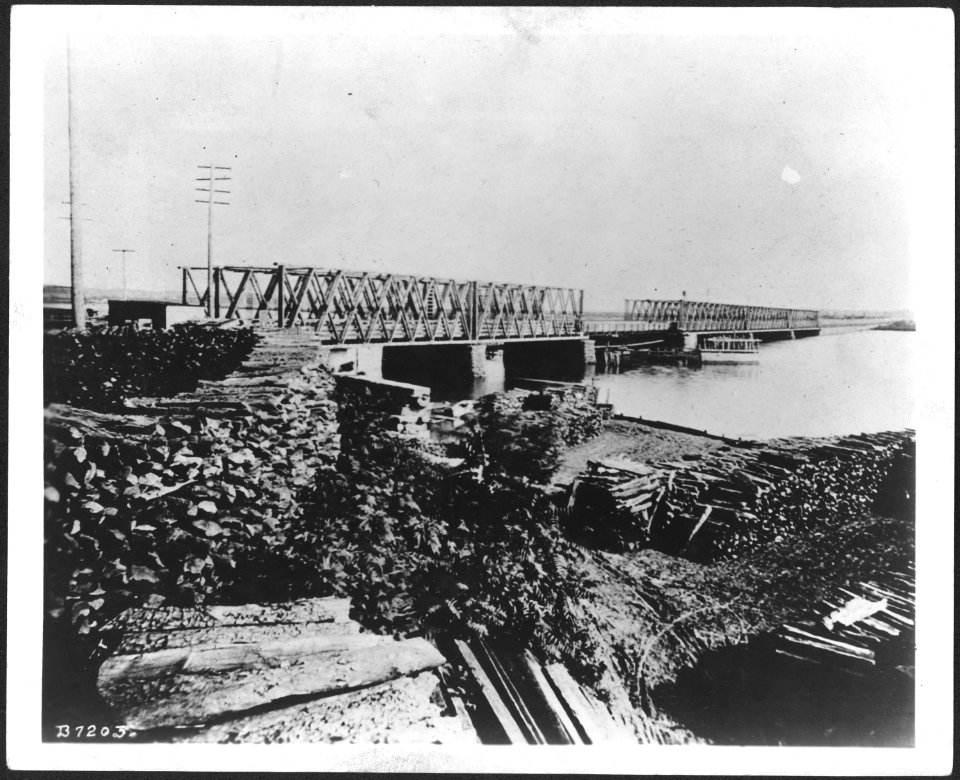 Old Long Bridge, Washington, DC, about 1865. Potomac River - NARA - 530477