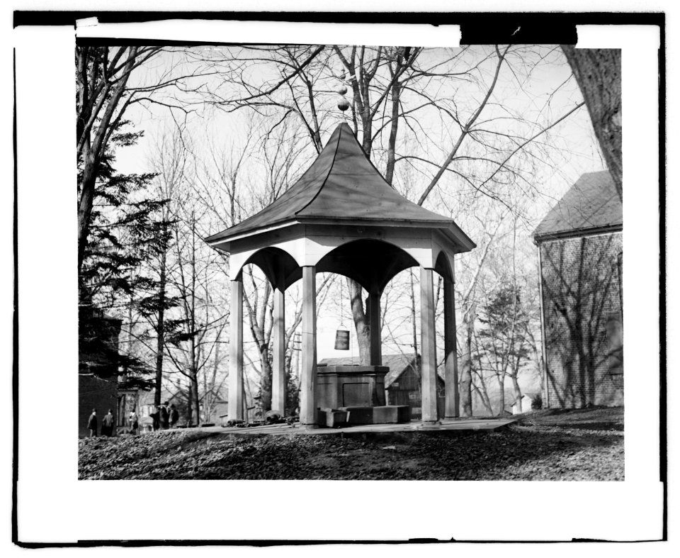 Old well, Fairfax Court House, Va. LCCN2016819575