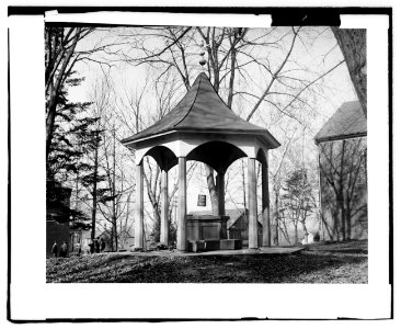 Old well, Fairfax Court House, Va. LCCN2016819575