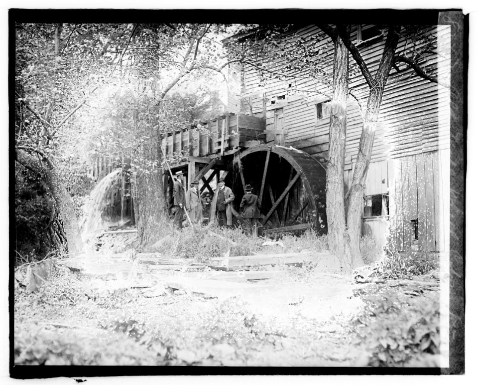 Old mill wheel, Colvin Run LCCN2016828066