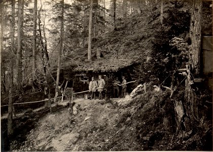 Offiziersunterkunft in den Infanteriestellungen am schwarzen Berg, aufgenommen am 3. Mai 1916 (BildID 15474186)