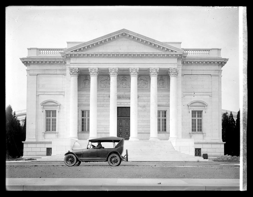 Oldsmobile Sales Co., amphitheater, Arlington, (Virginia) LCCN2016851597