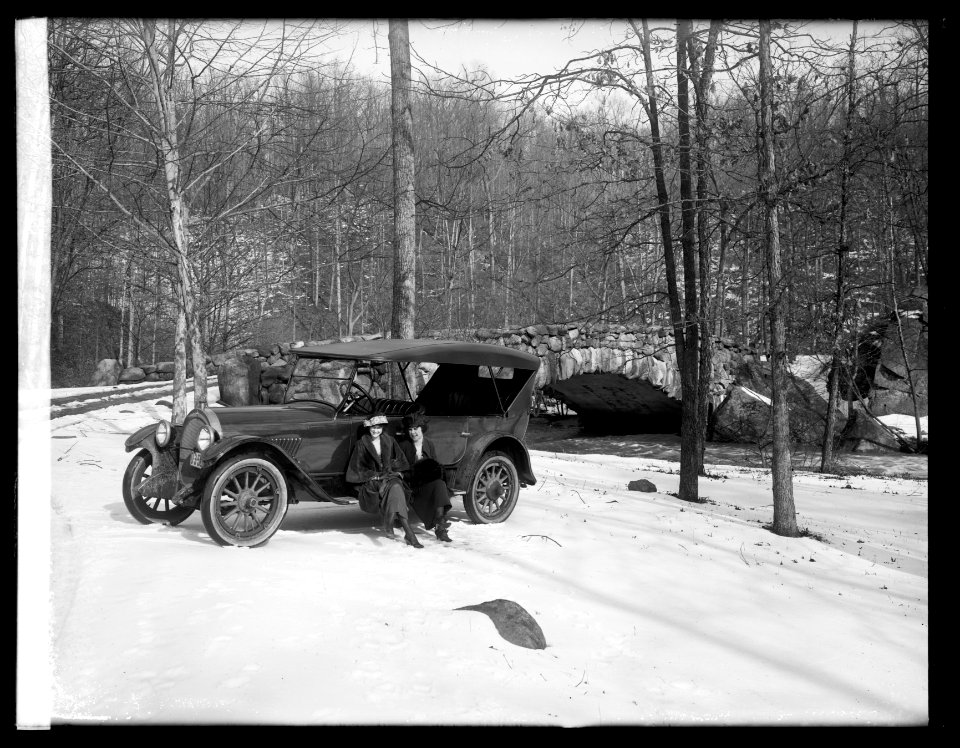 Oldsmobile Sales Co., Rock Creek Park, (Washington, D.C.) LCCN2016851607
