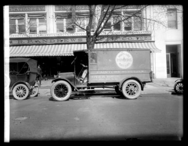 Oldsmobile truck, Dyer Bros., (Washington, D.C.) LCCN2016851840
