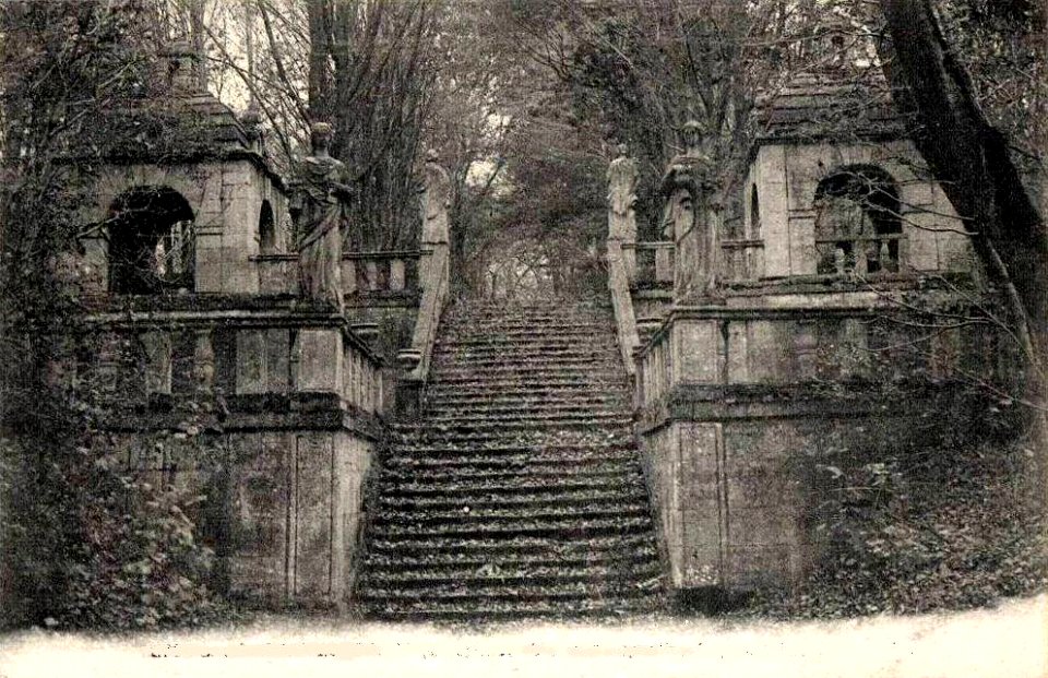 Ognon (60), le grand escalier au parc