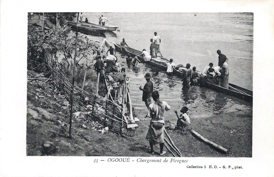 Ogooué-Chargement de pirogues