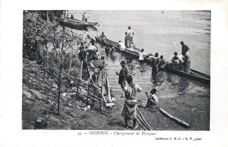 Ogooué-Chargement de pirogues photo