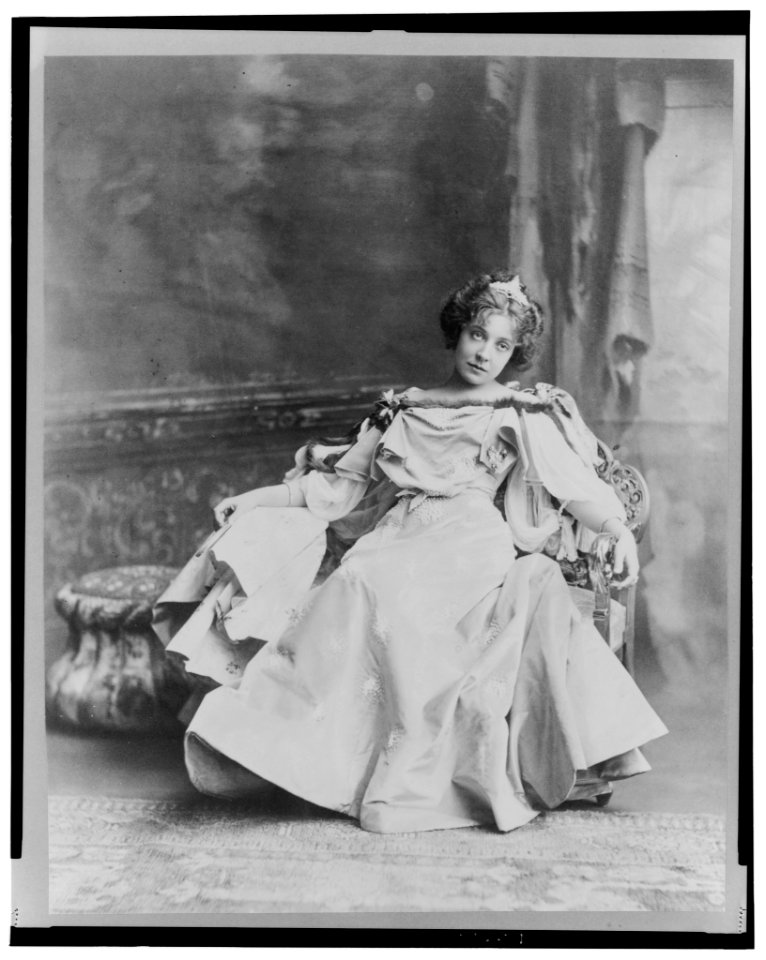 Olga Nethersole, full-length portrait, reclining in chair, facing front, holding fan LCCN98505310