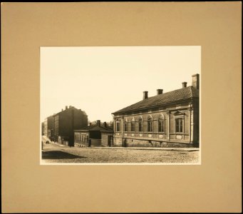 Oikealta lukien Mariankatu 18 (- Vironkatu 8), 16 (- Rauhankatu 11), 14 ja 12, nähtynä Vironkadun suunnasta - G16341 - hkm.HKMS000005-km0000mb59