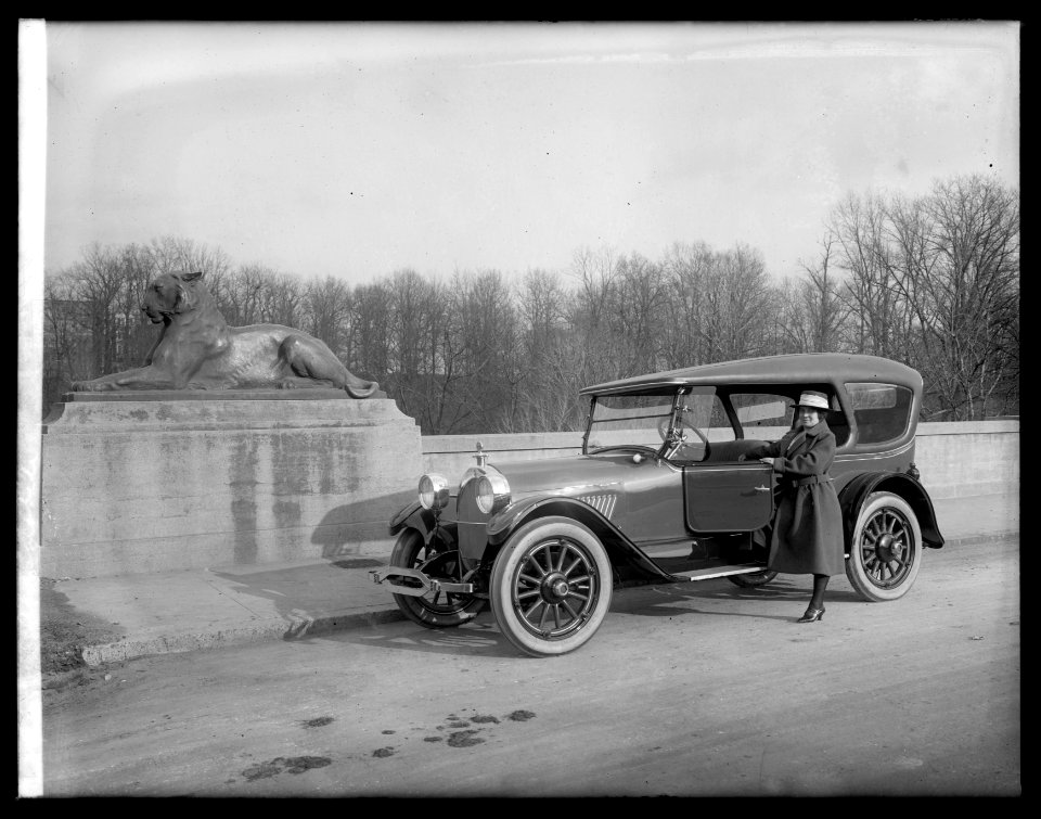 Oldsmobile LCCN2016823949