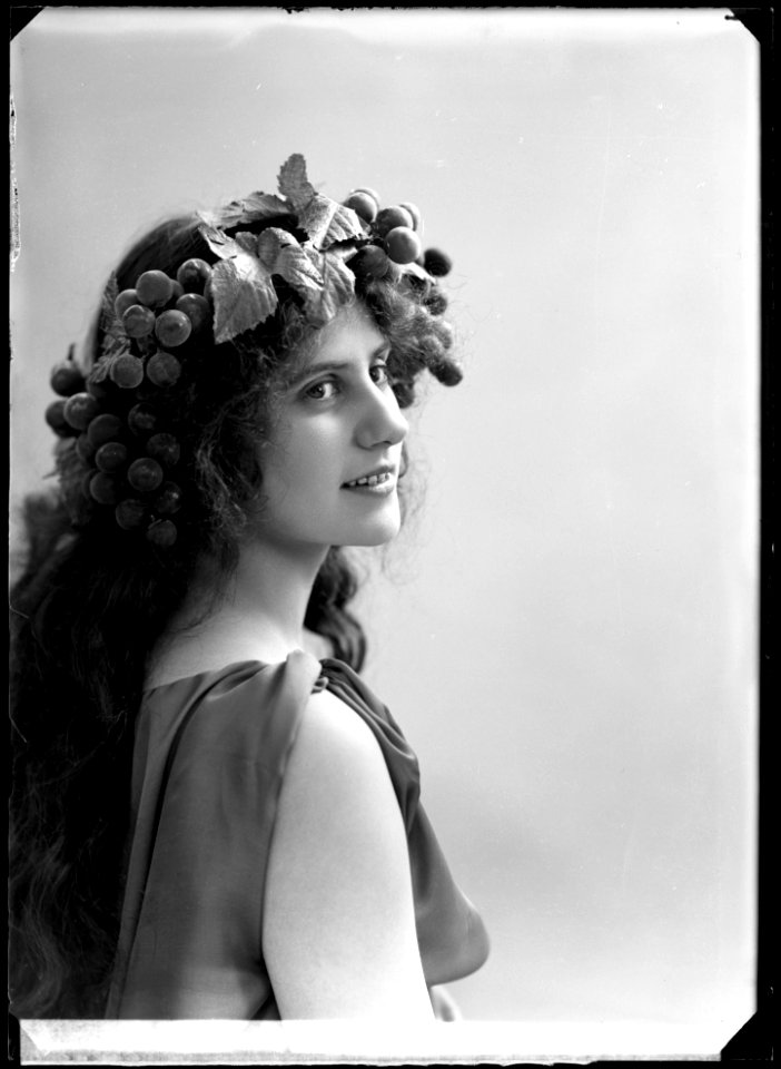 Olga Raphael-Linden in Titus at Dramatiska teatern 1911 - SMV - NR029