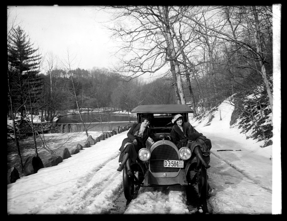 Oldsmobile Sales Co., Rock Creek Park, (Washington, D.C.) LCCN2016851608