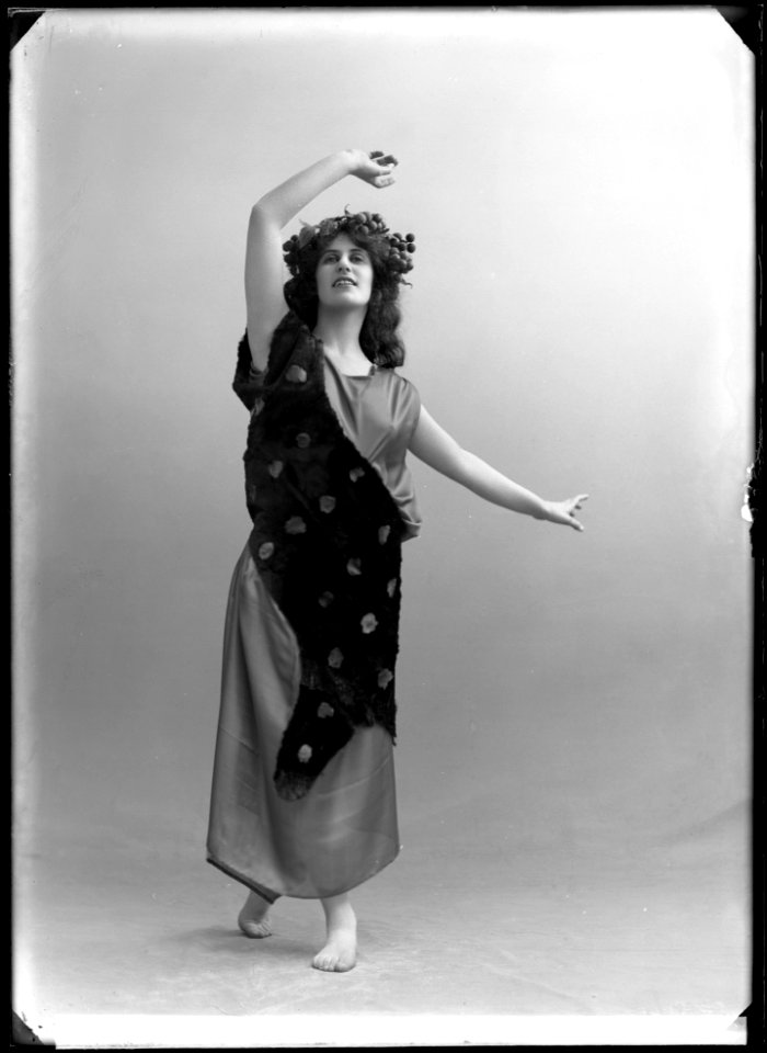Olga Raphael-Linden in Titus at Dramatiska teatern 1911 - SMV - NR027