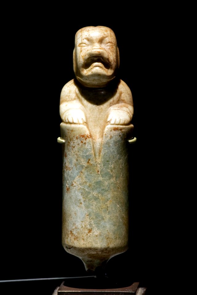 Olmec jade perforator Soleil de nuit lot22