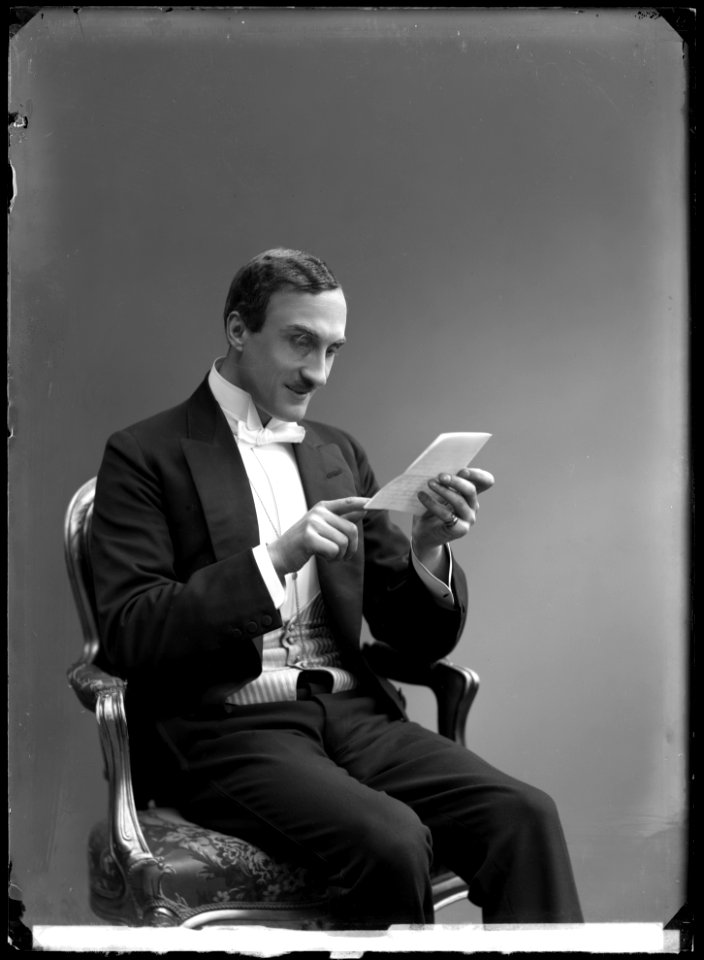 Olof Winnerstrand in Vännen i huset at Vasateatern 1909 - SMV - NV128