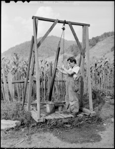Oliver Hinkle getting water from well which is used by about seven families. Kentucky Straight Creek Coal Company... - NARA - 541213
