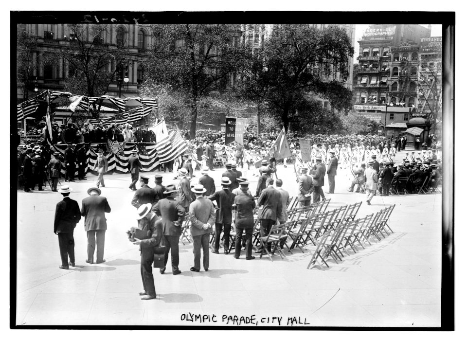Olympic Parade, City Hall LCCN2014690628