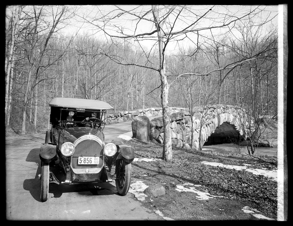 Oldsmobile Sales Co., Rock Creek Park, (Washington, D.C.) LCCN2016851592