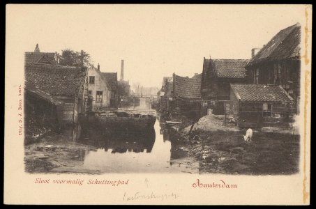 Omgeving de Clercqstraat met op de achtergrond het Pastoorsbruggetje. Uitgave N.J. Boon, Amsterdam, Afb PBKD00004000009 photo