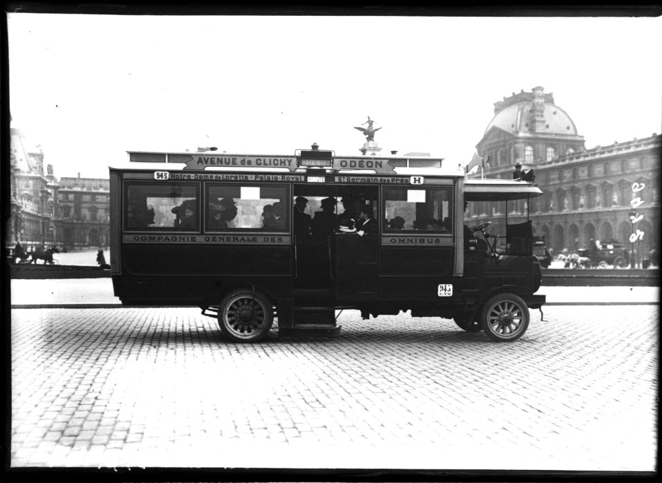 Omnibus, Place du Carrousel, Paris 1910
