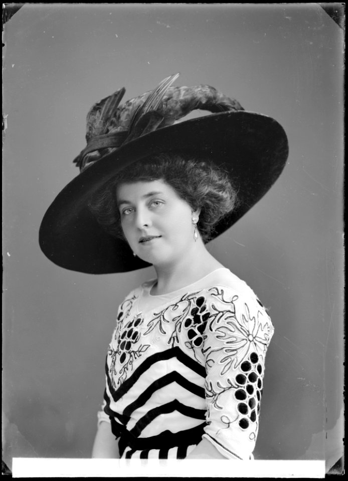 Olga Andersson, rollporträtt - SMV - GA046