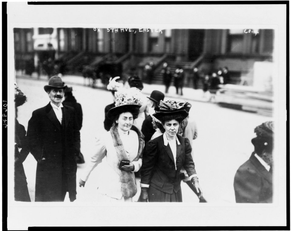 On 5th Avenue, Easter LCCN93502601